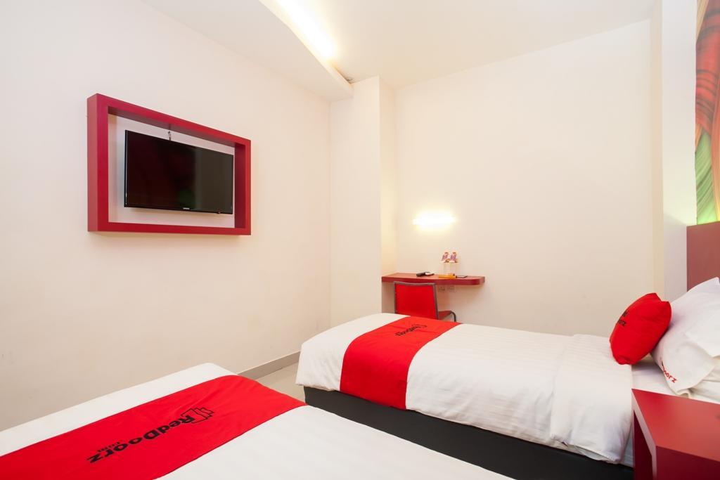 Reddoorz Near Hawaii Water Park Hotel มะลัง ภายนอก รูปภาพ