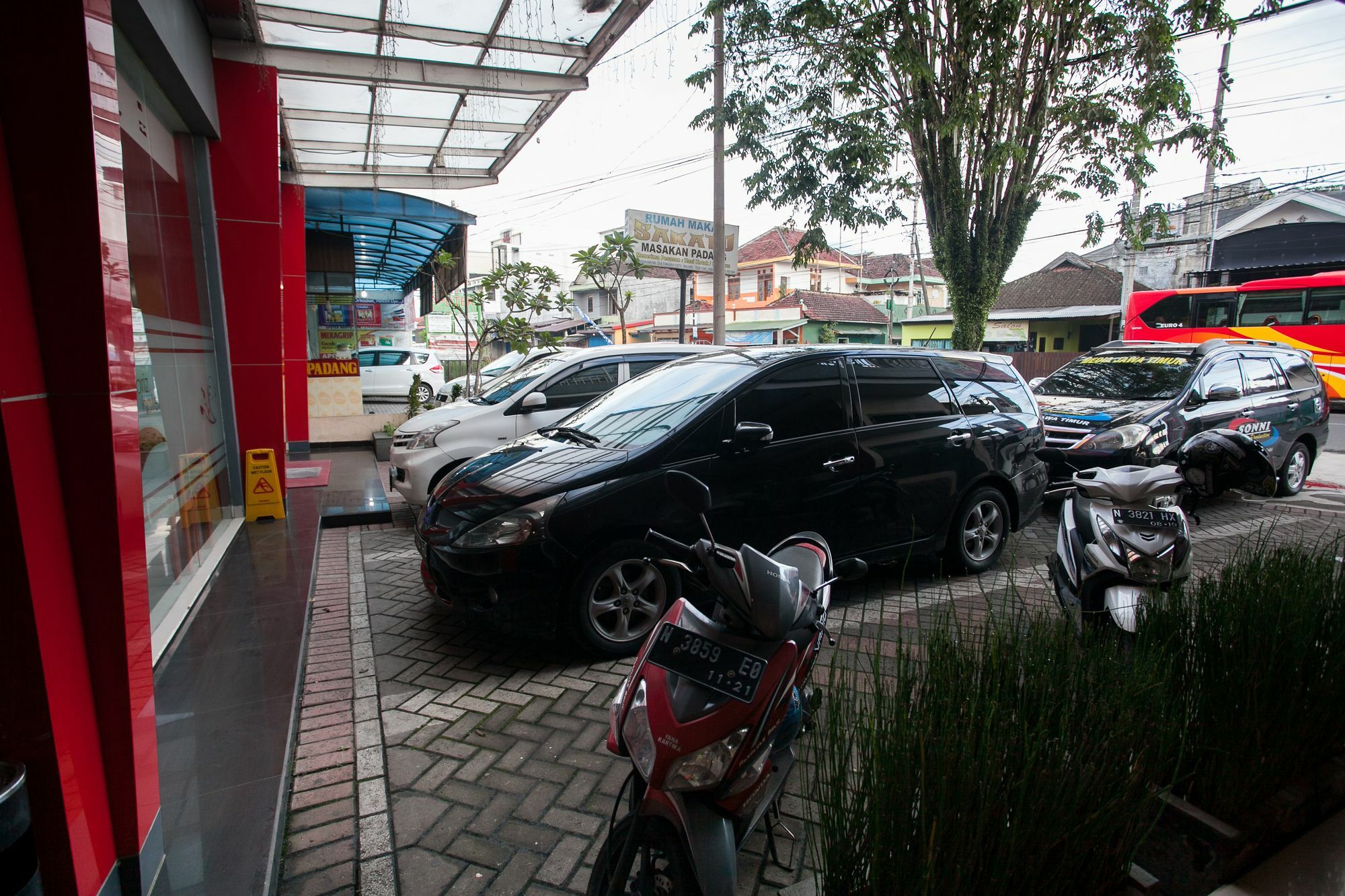 Reddoorz Near Hawaii Water Park Hotel มะลัง ภายนอก รูปภาพ